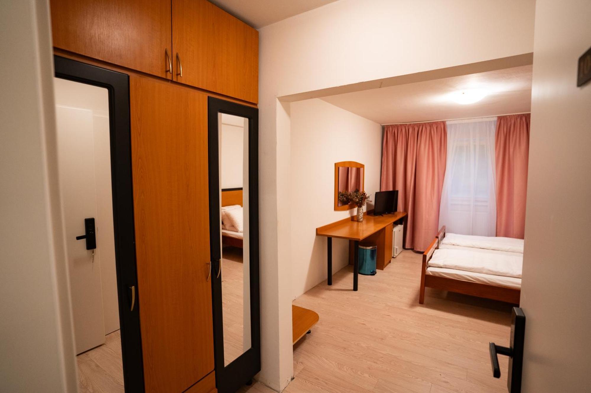 Hotel Royal Plaza By Timhotels Timişoara Exterior foto